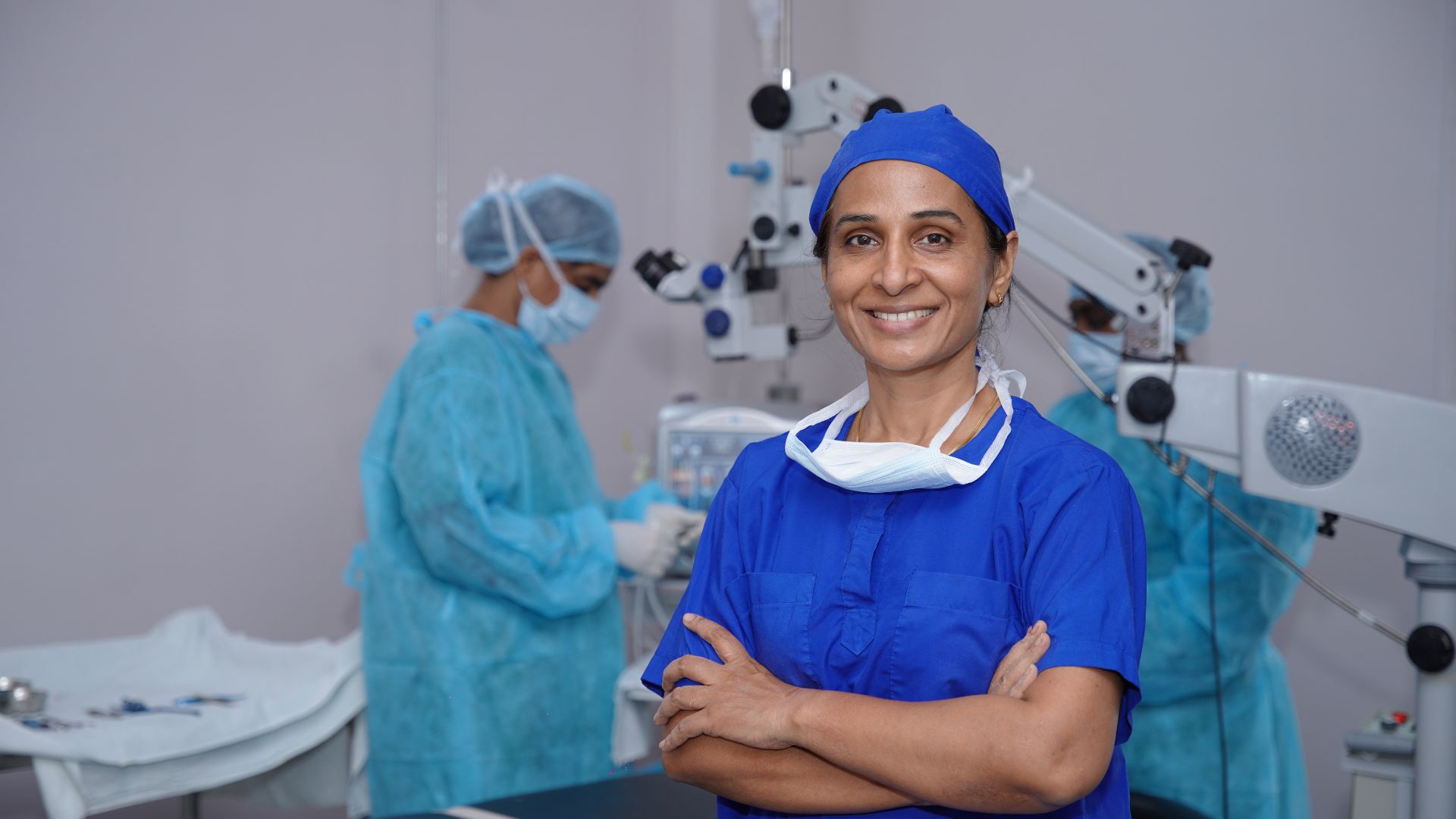 Dr. Kulsum Zaidi in the ductless modular AHU operation theatre